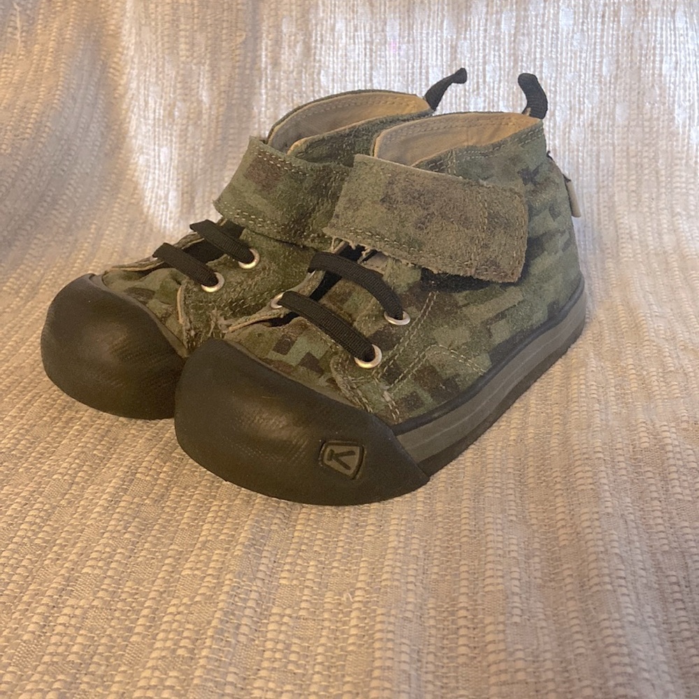 KEEN baby/toddler boys boots size 7